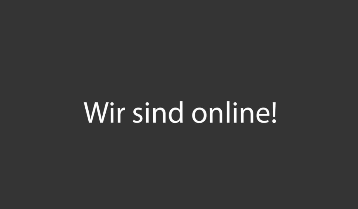 Weißer Schriftzug „Wir sind online!“ auf dunkelgrauem Grund